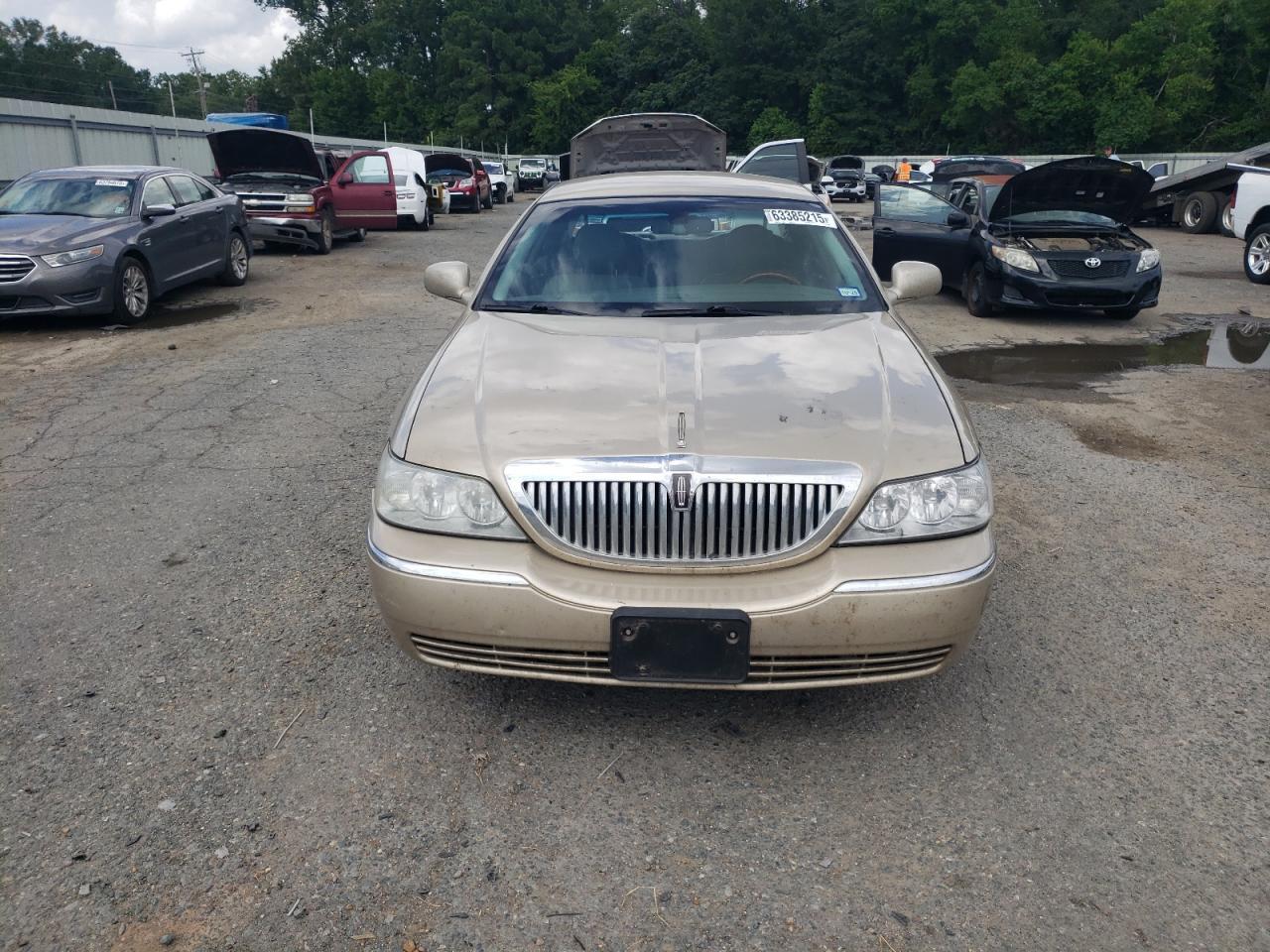 2009 LINCOLN Town Car