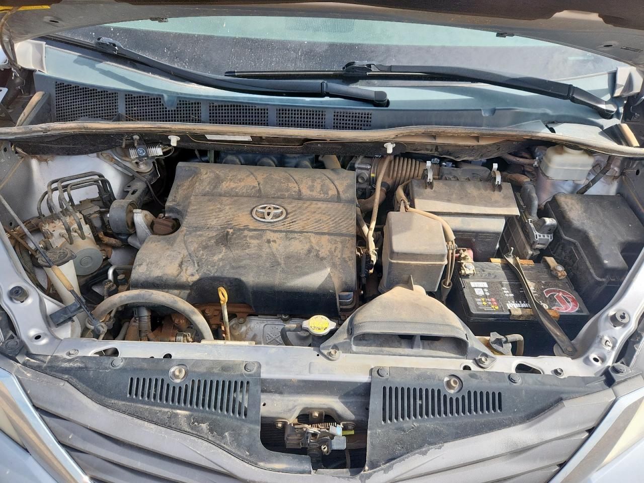 2011 TOYOTA SIENNA