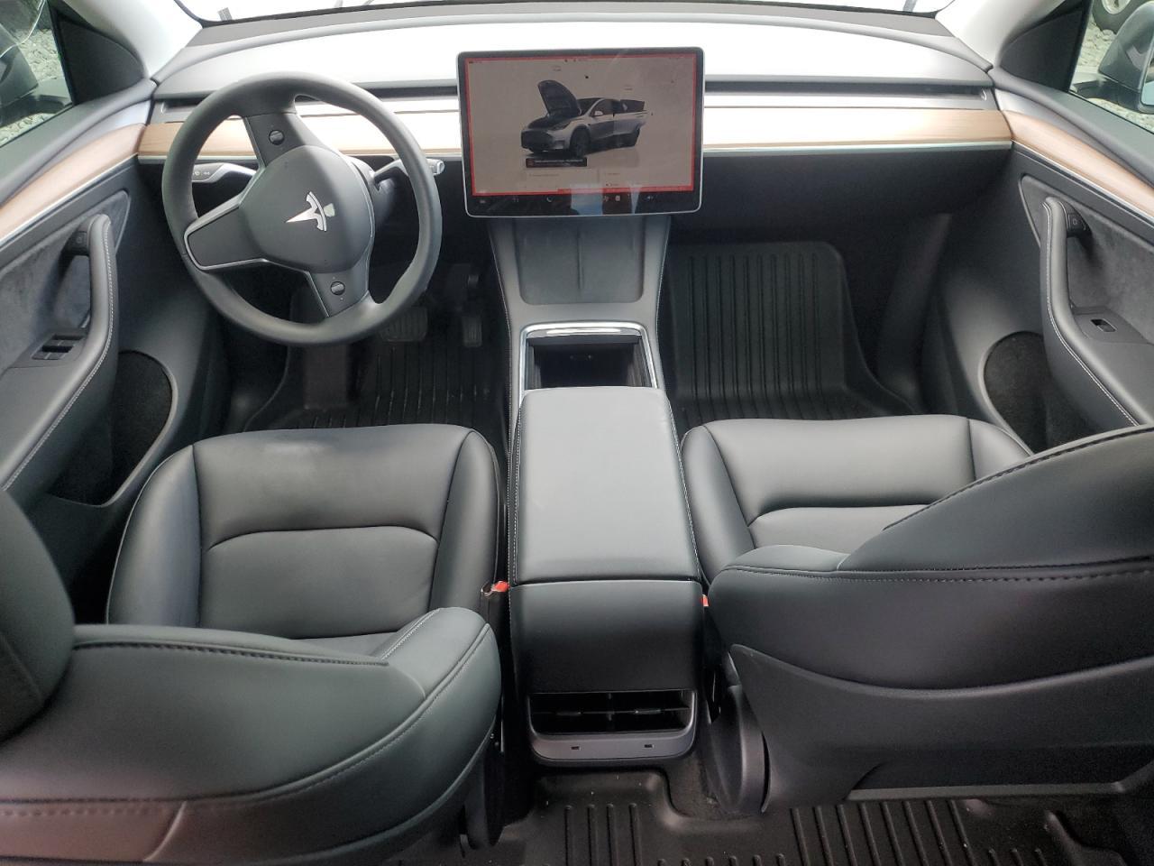 2025 TESLA MODEL Y