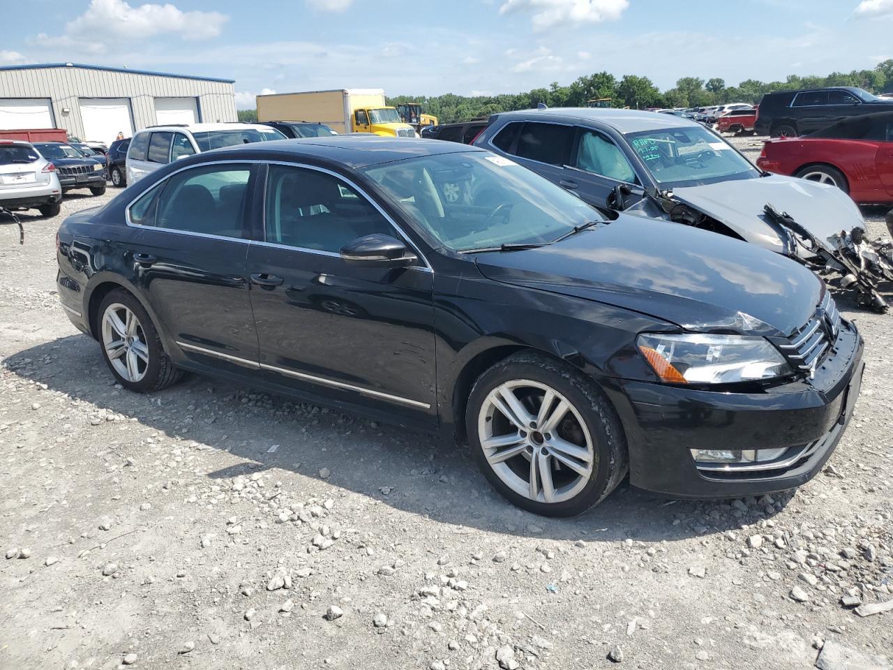 2012 VOLKSWAGEN Passat