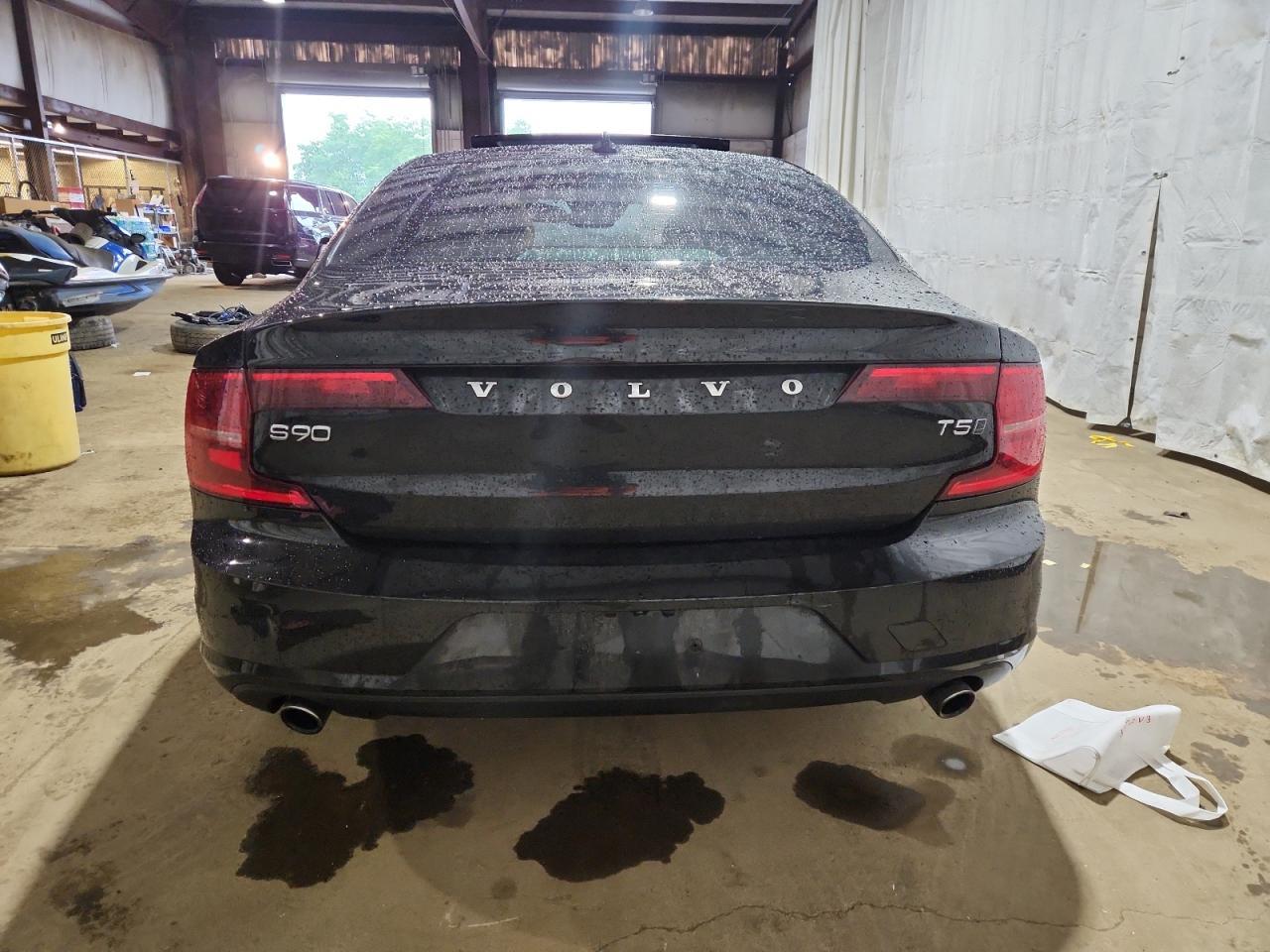 2018 VOLVO S90