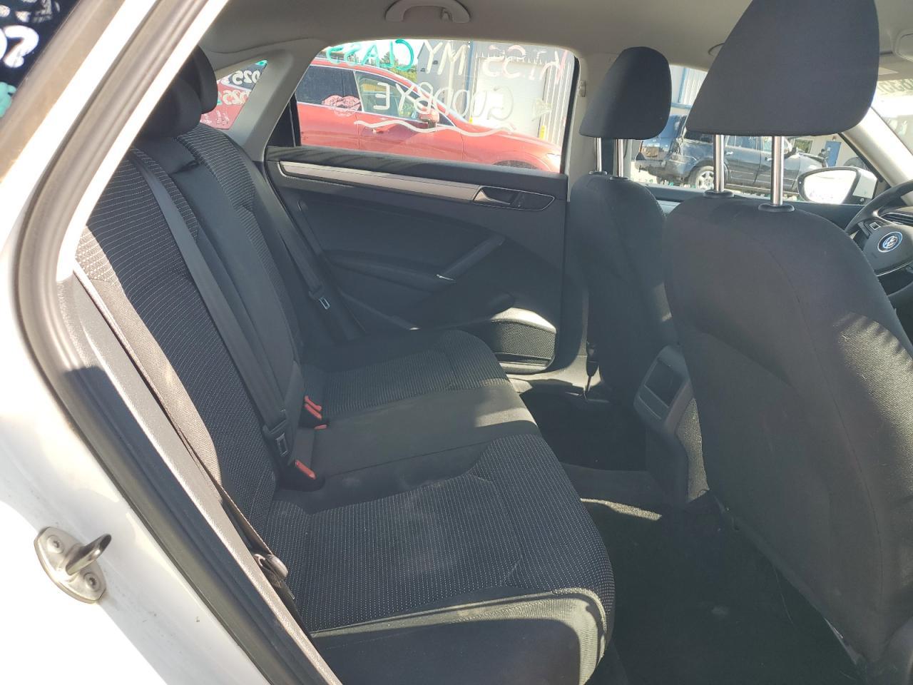2016 VOLKSWAGEN Passat