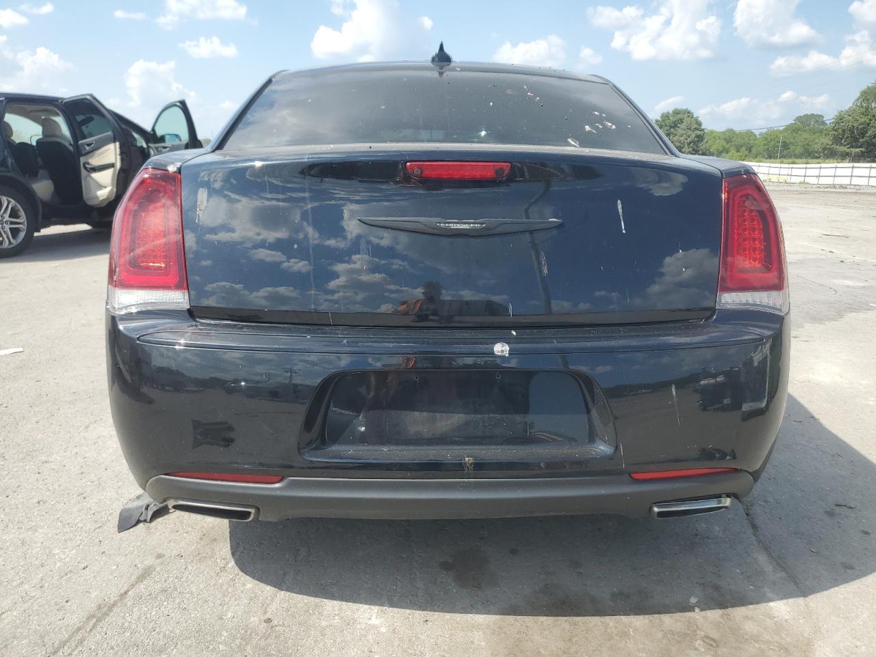 2019 CHRYSLER 300