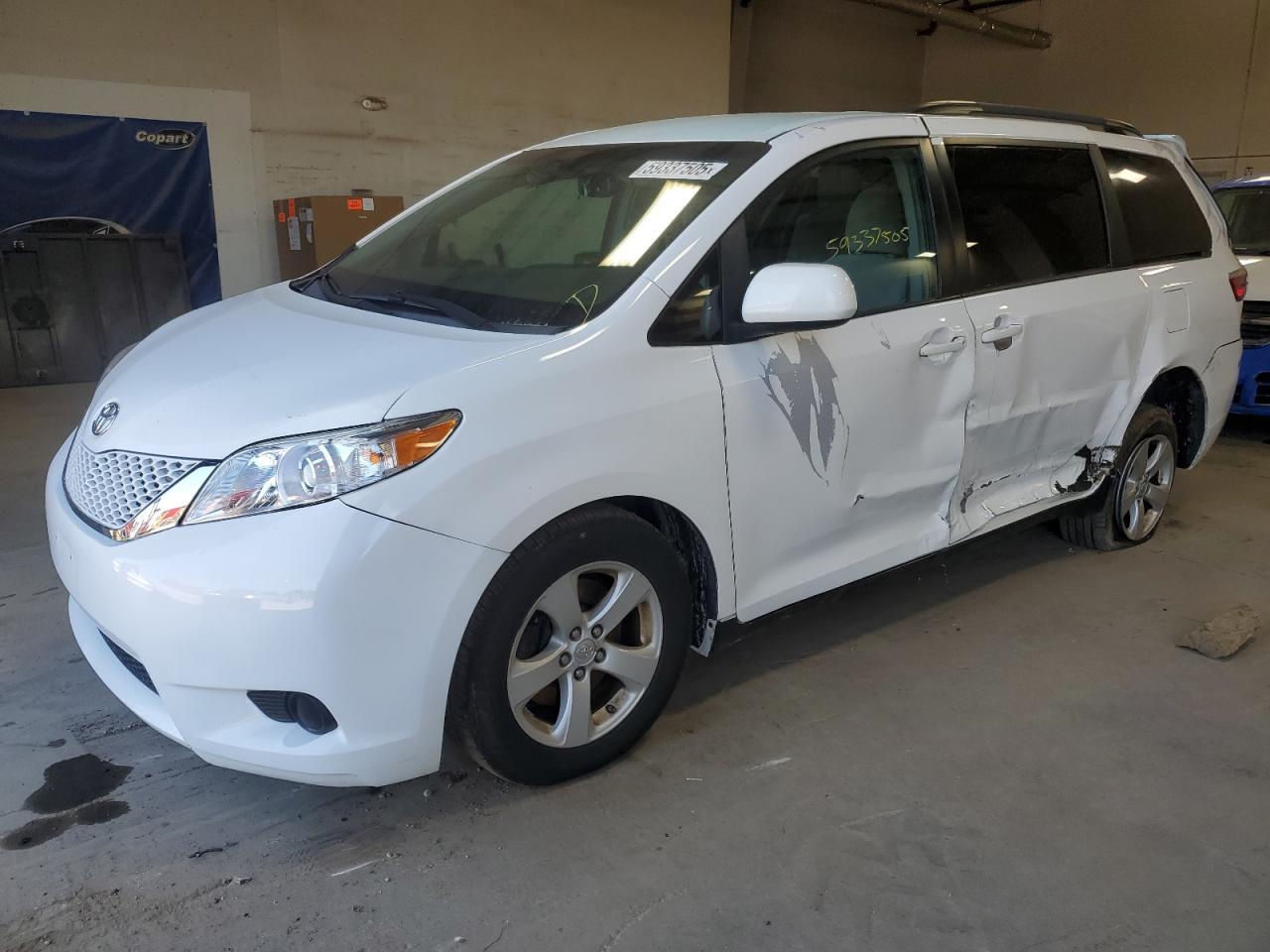 2017 TOYOTA SIENNA