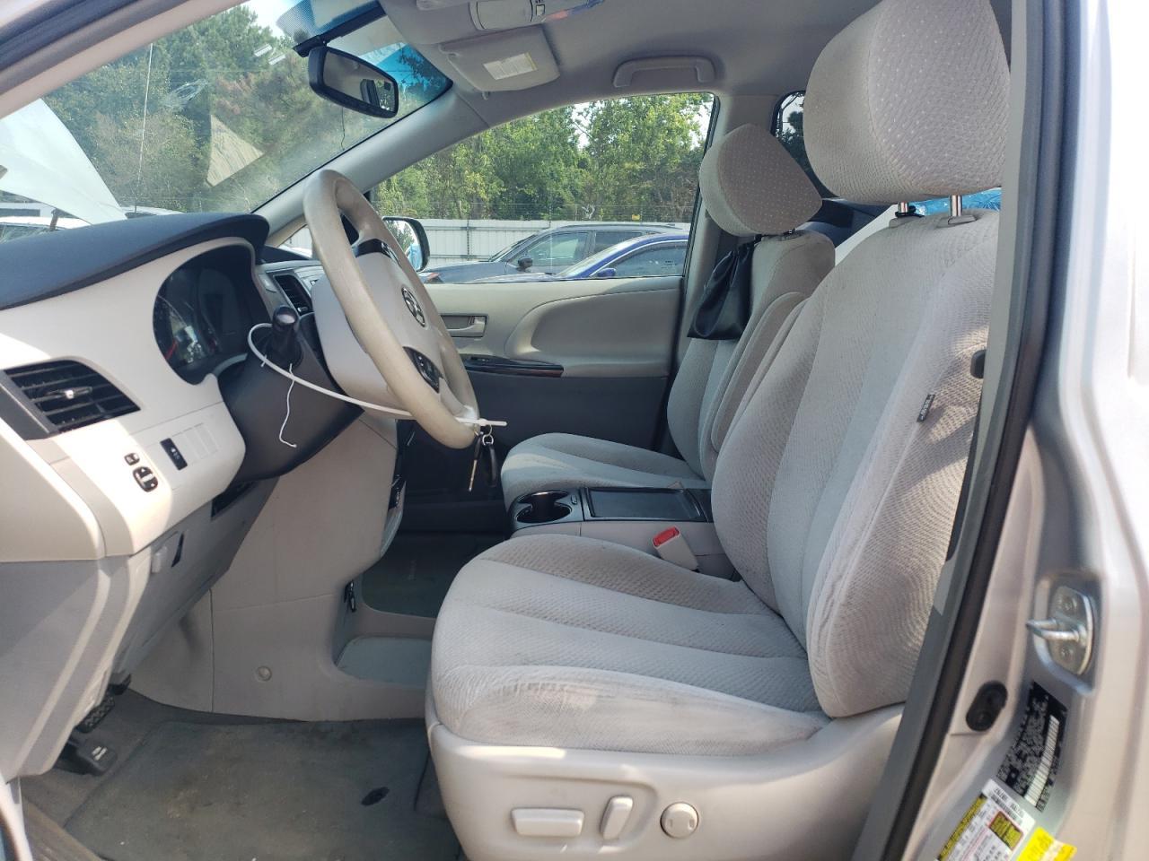 2013 TOYOTA SIENNA