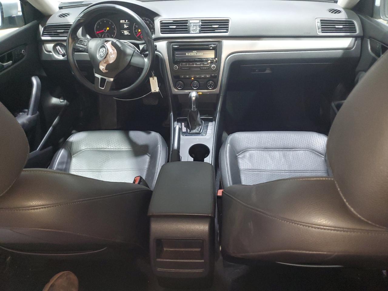 2014 VOLKSWAGEN Passat
