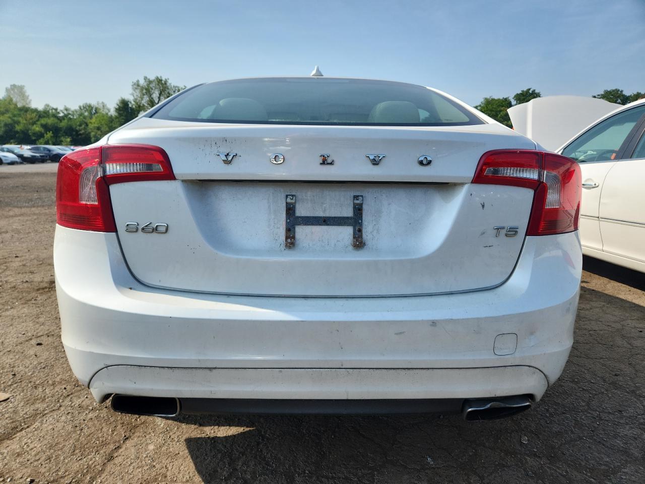 2015 VOLVO S60