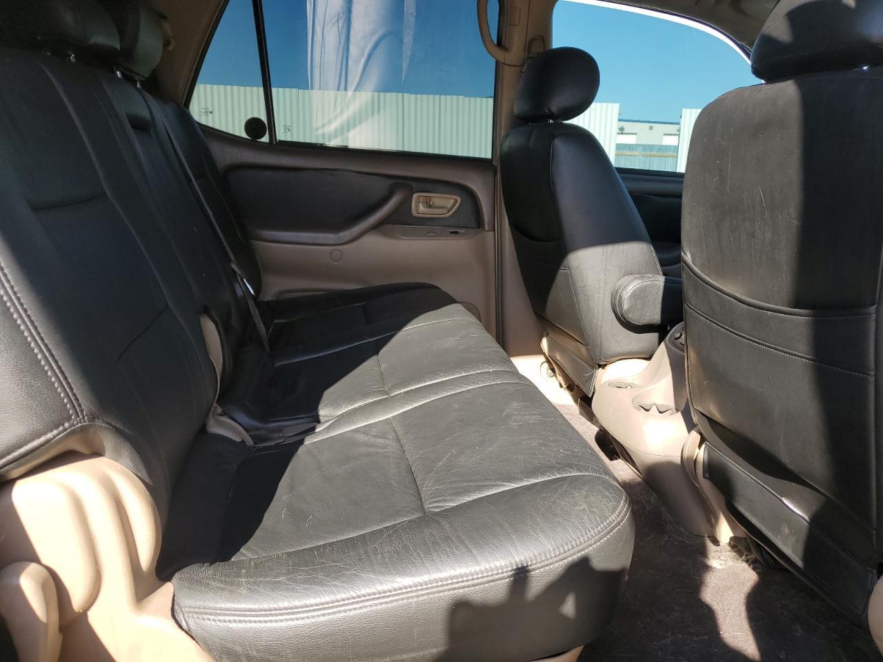 2004 TOYOTA Sequoia