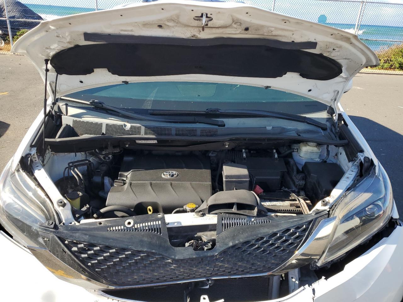 2016 TOYOTA SIENNA