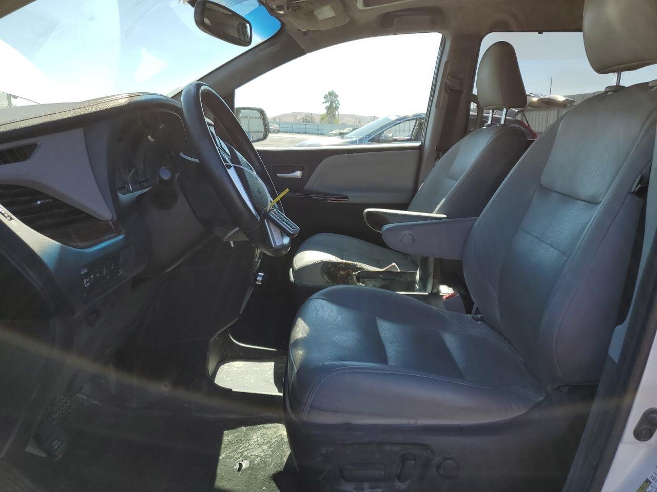 2017 TOYOTA SIENNA
