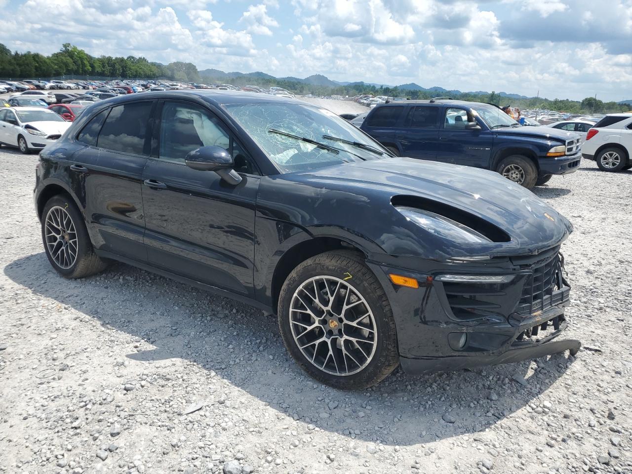 2017 PORSCHE Macan