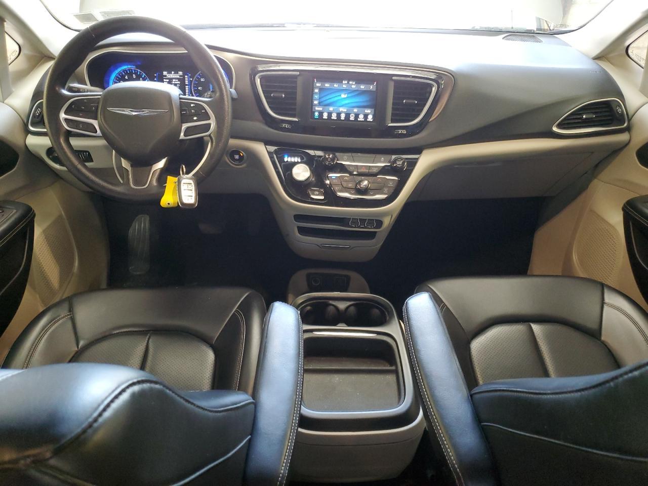 2021 CHRYSLER Voyager