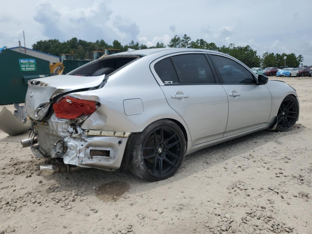 2011 INFINITI G37