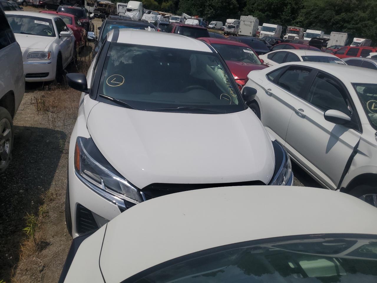 2024 NISSAN KICKS