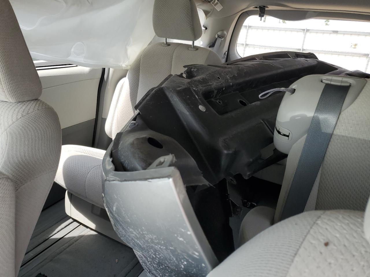 2012 TOYOTA SIENNA