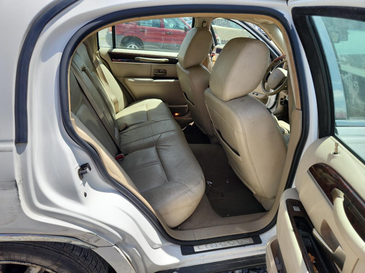 2011 LINCOLN Town Car
