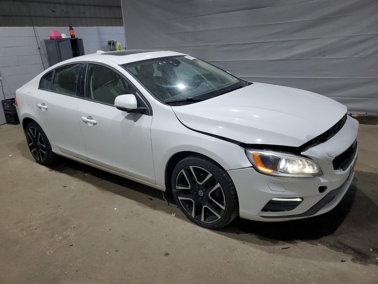2017 VOLVO S60