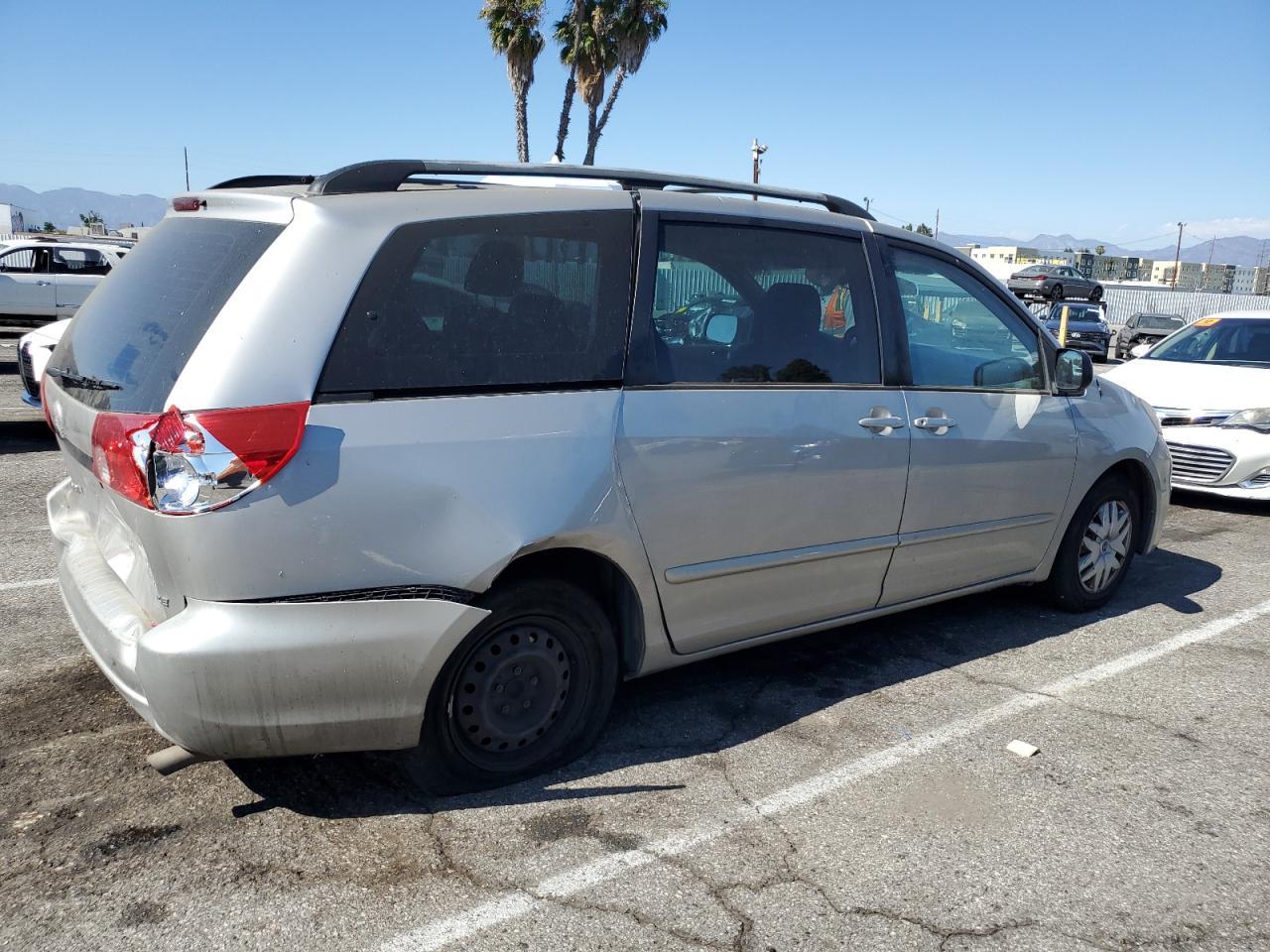 2009 TOYOTA SIENNA