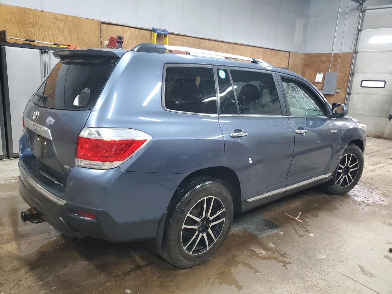 2011 TOYOTA HIGHLANDER