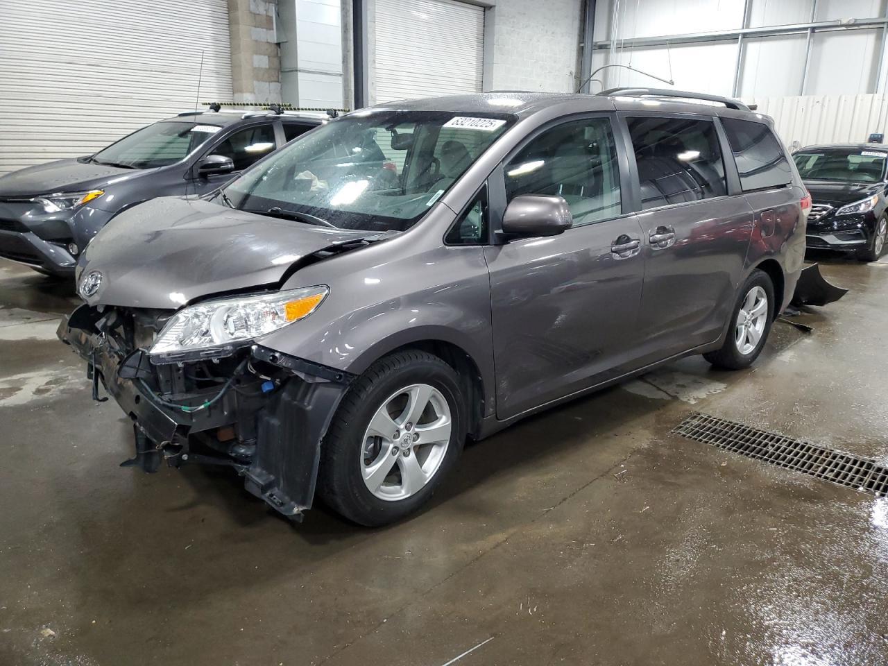 2014 TOYOTA SIENNA