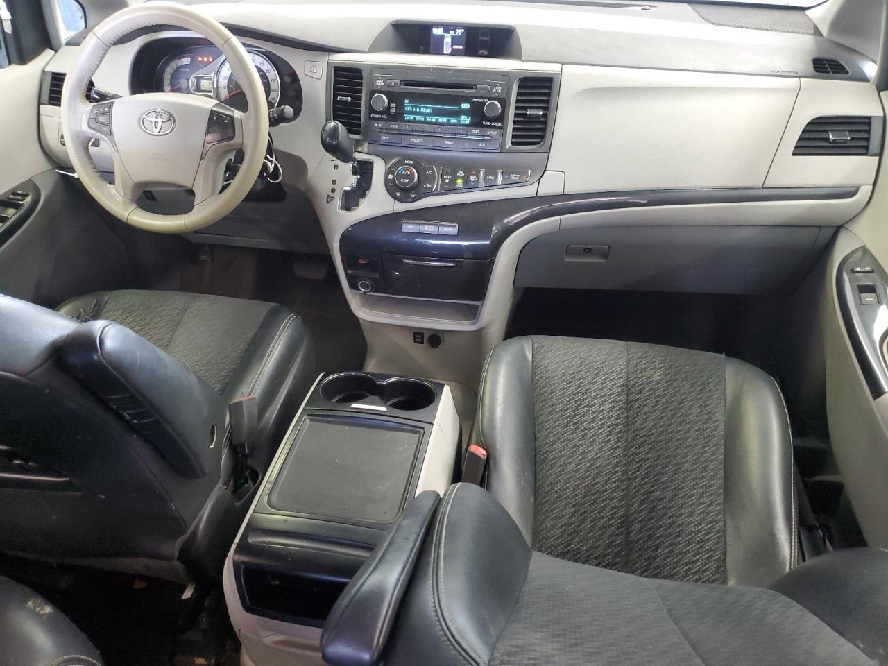 2013 TOYOTA SIENNA
