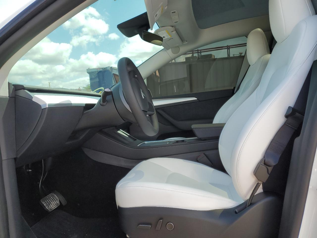 2025 TESLA MODEL Y