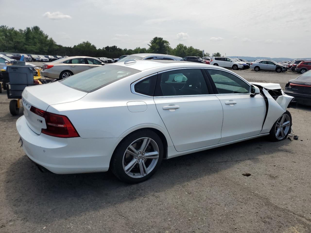 2018 VOLVO S90