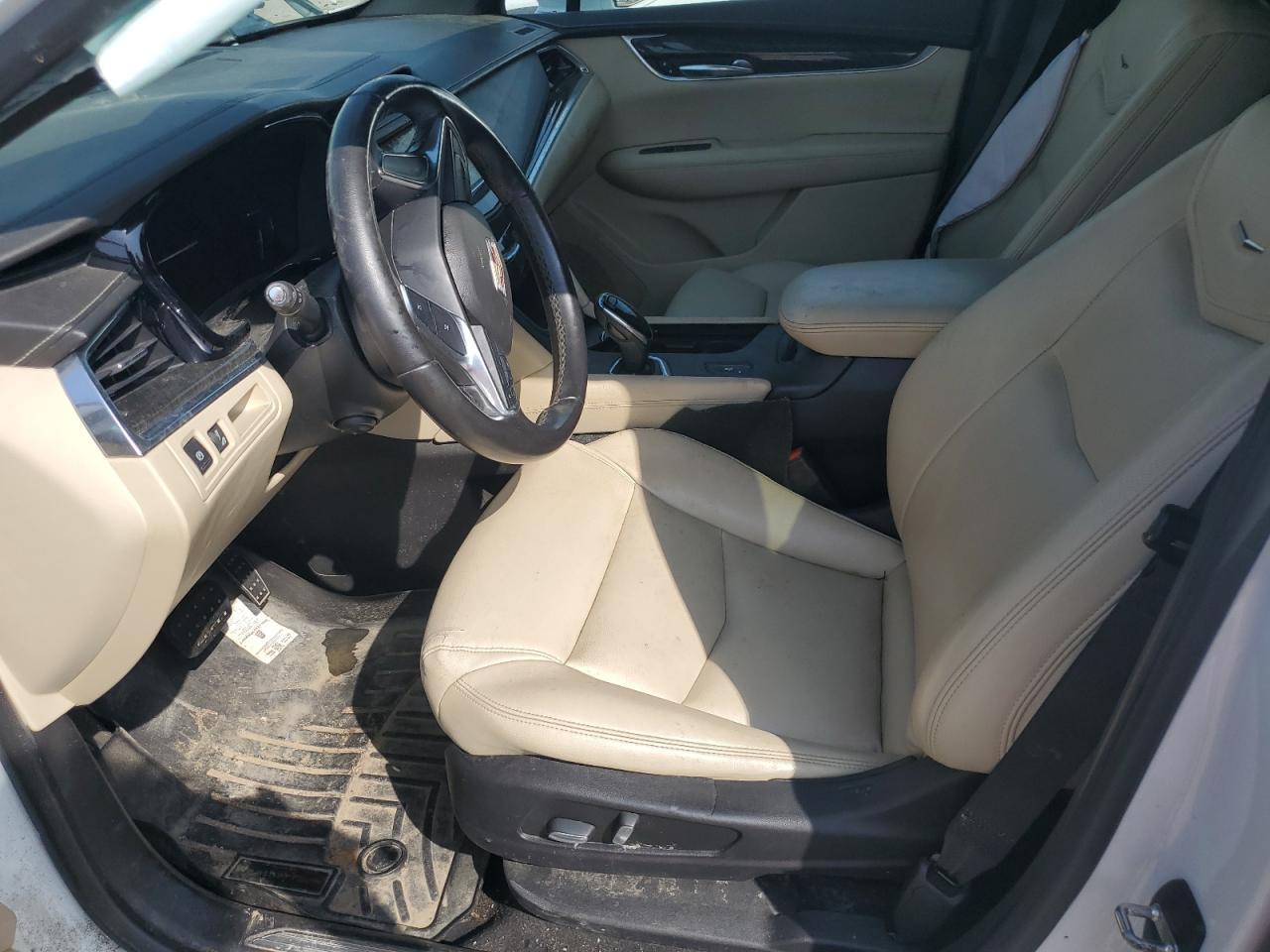 2017 CADILLAC XT5