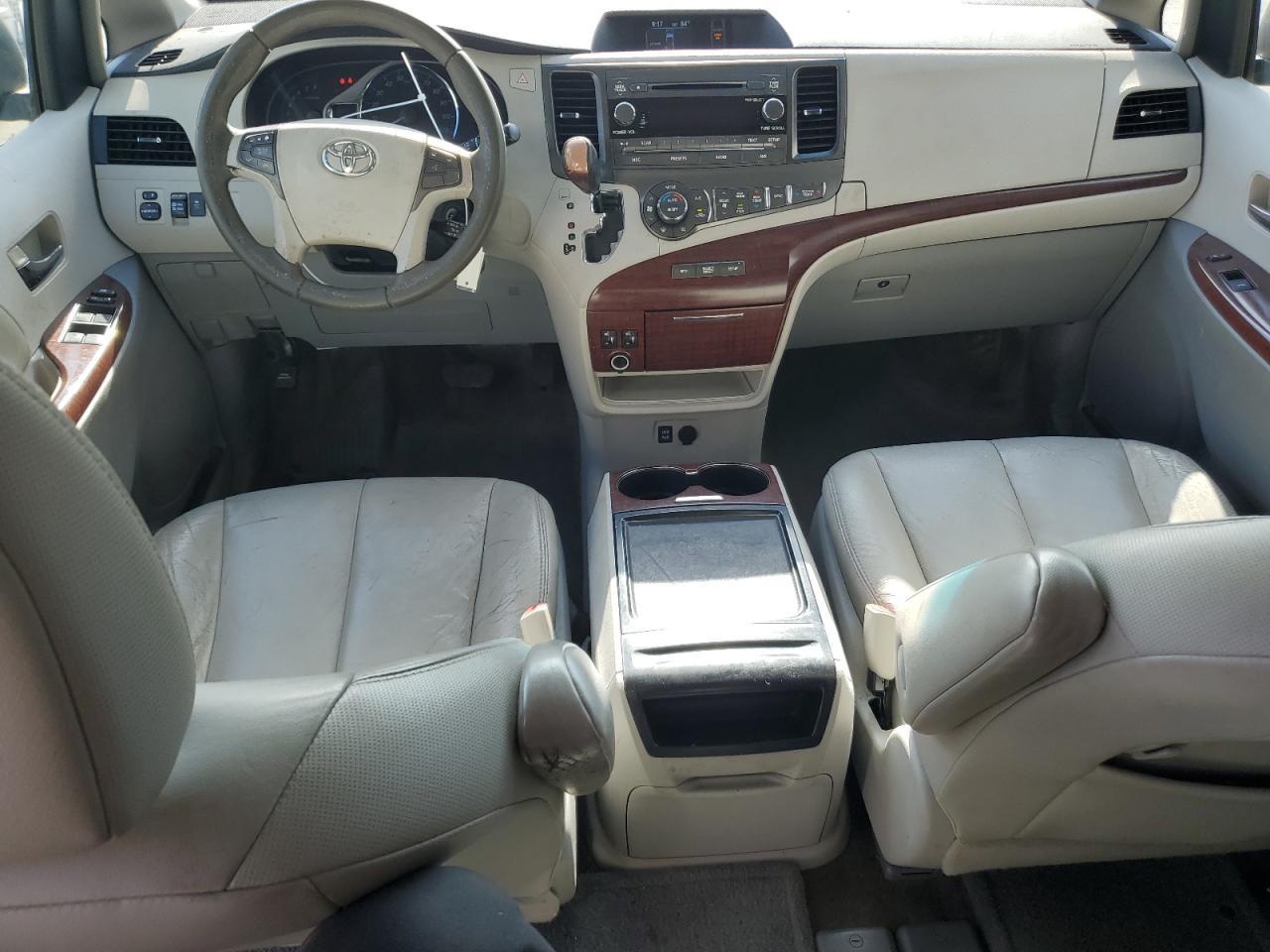 2012 TOYOTA SIENNA