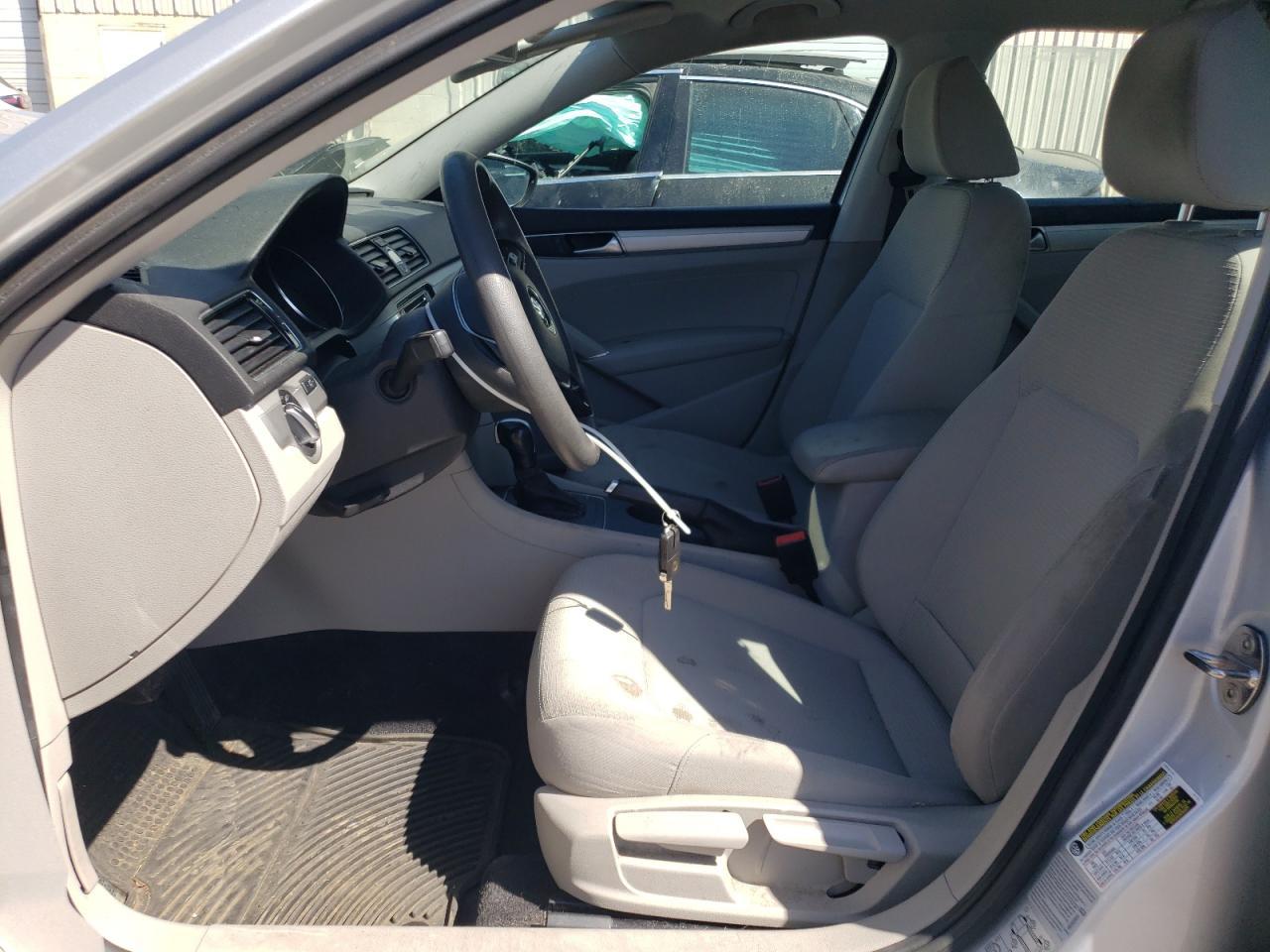 2016 VOLKSWAGEN Passat