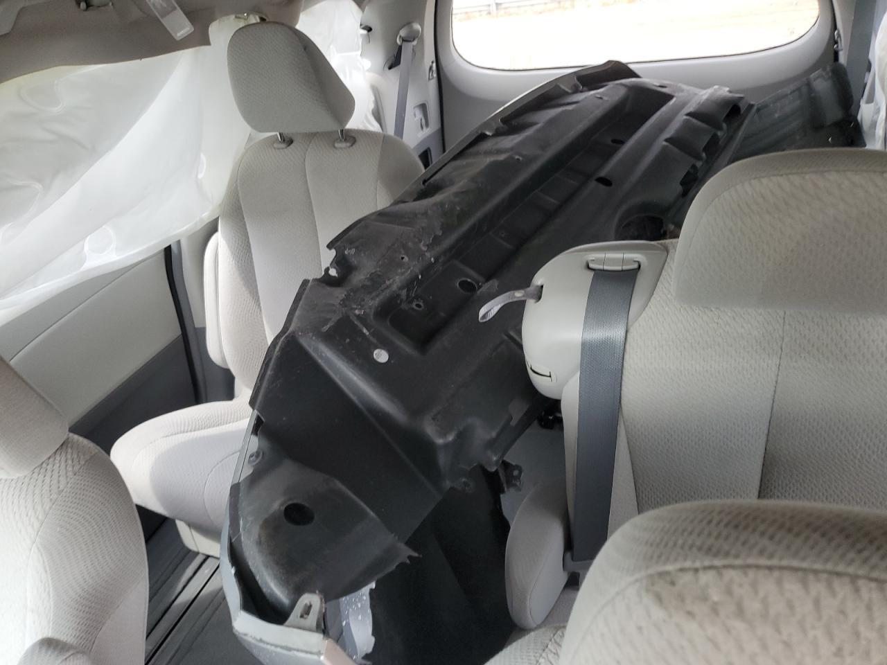 2012 TOYOTA SIENNA