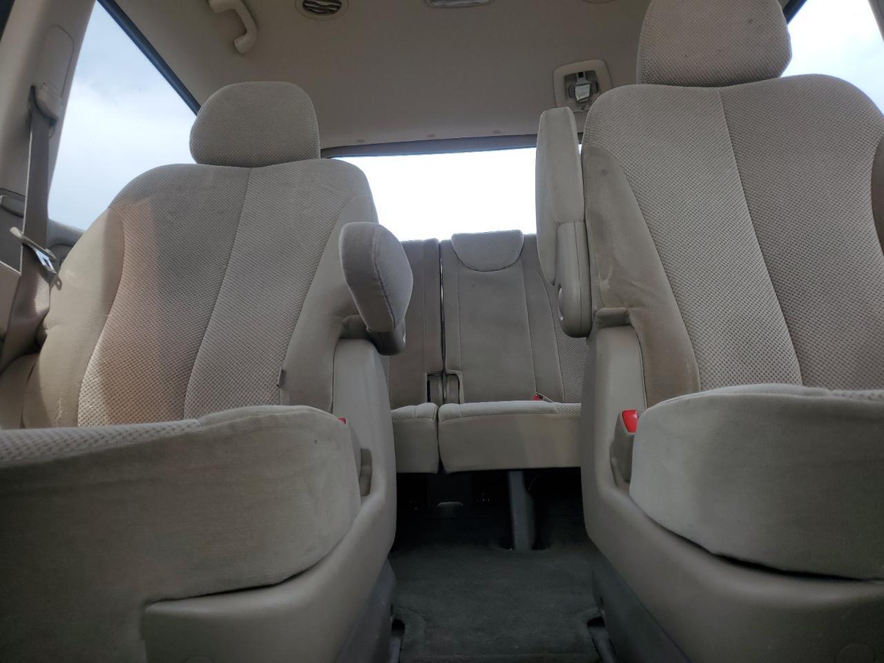 2012 KIA SEDONA