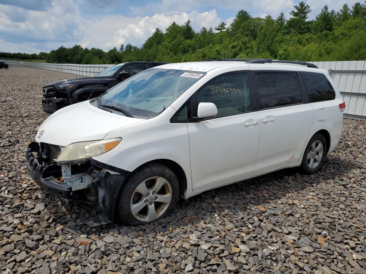 2011 TOYOTA SIENNA