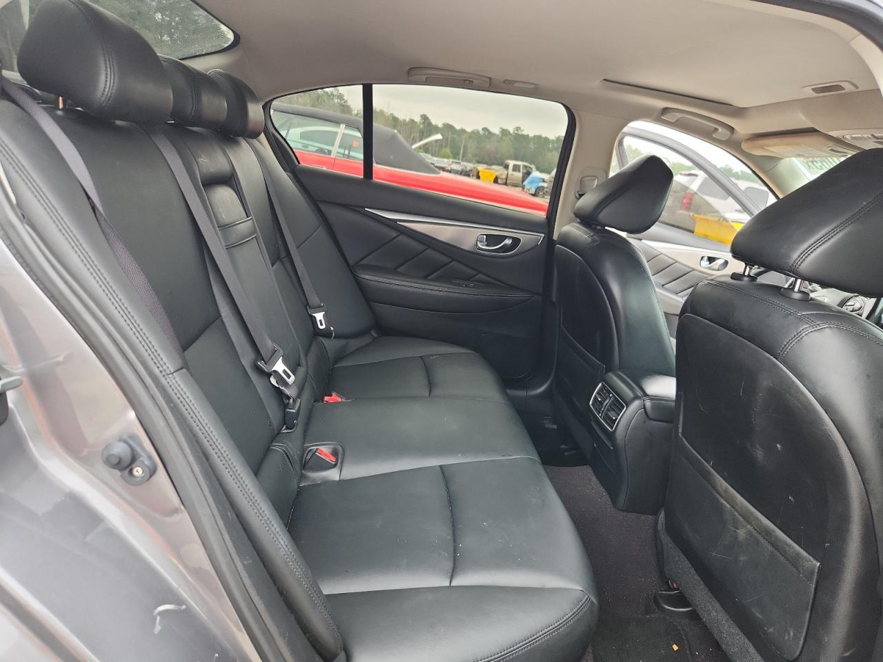 2015 INFINITI Q50