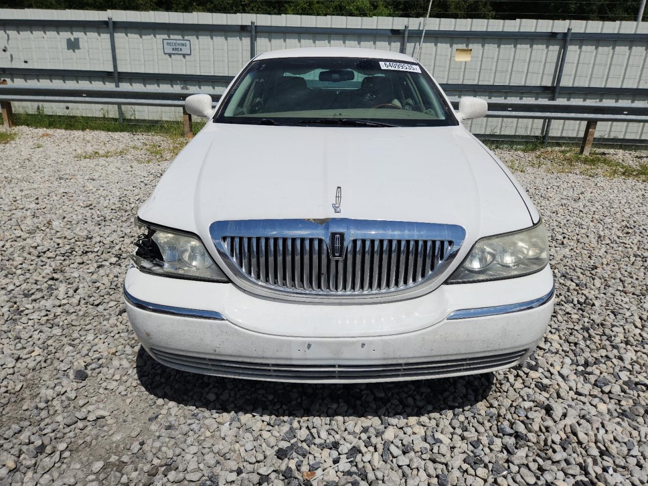 2011 LINCOLN Town Car
