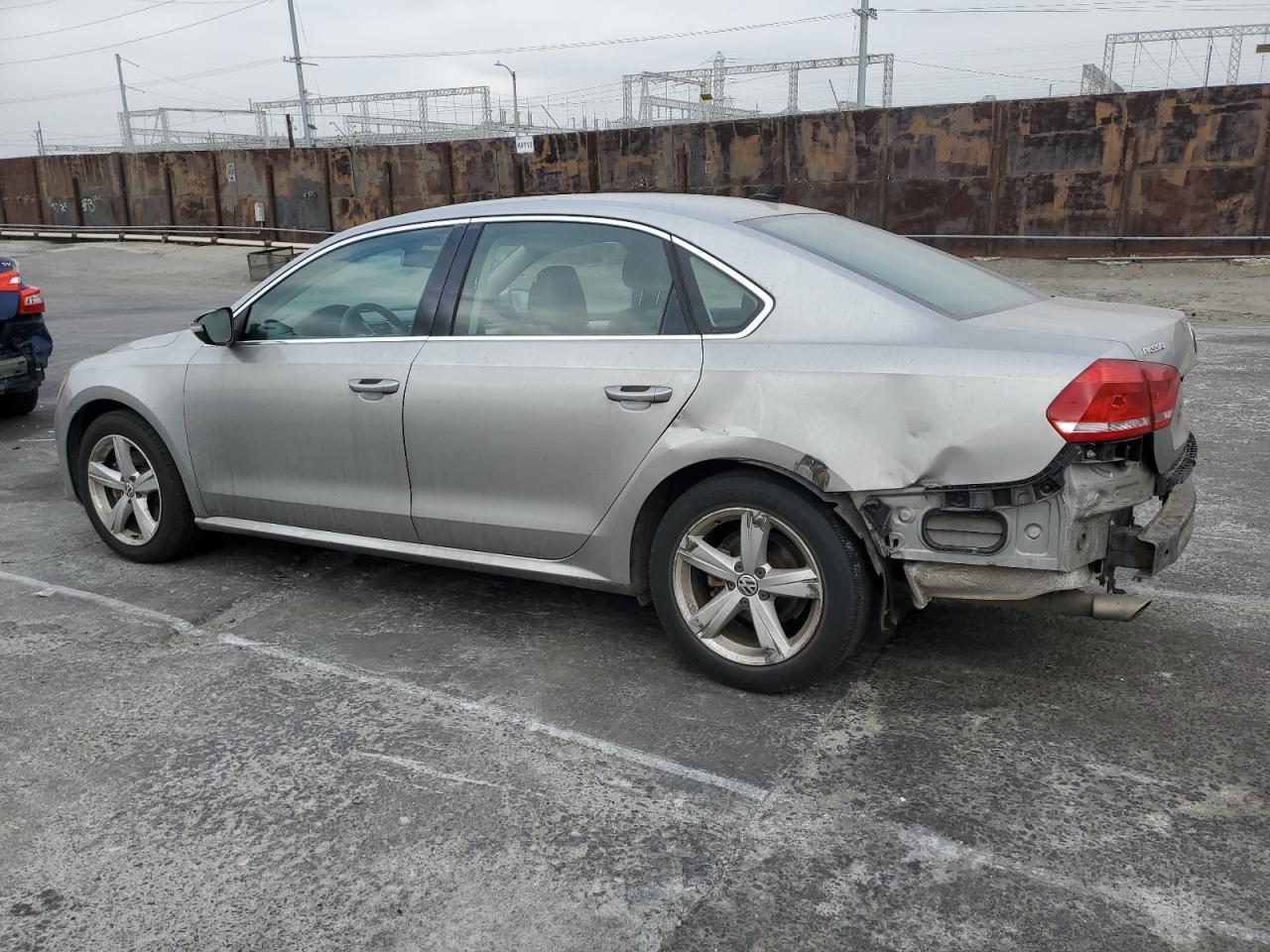 2012 VOLKSWAGEN Passat
