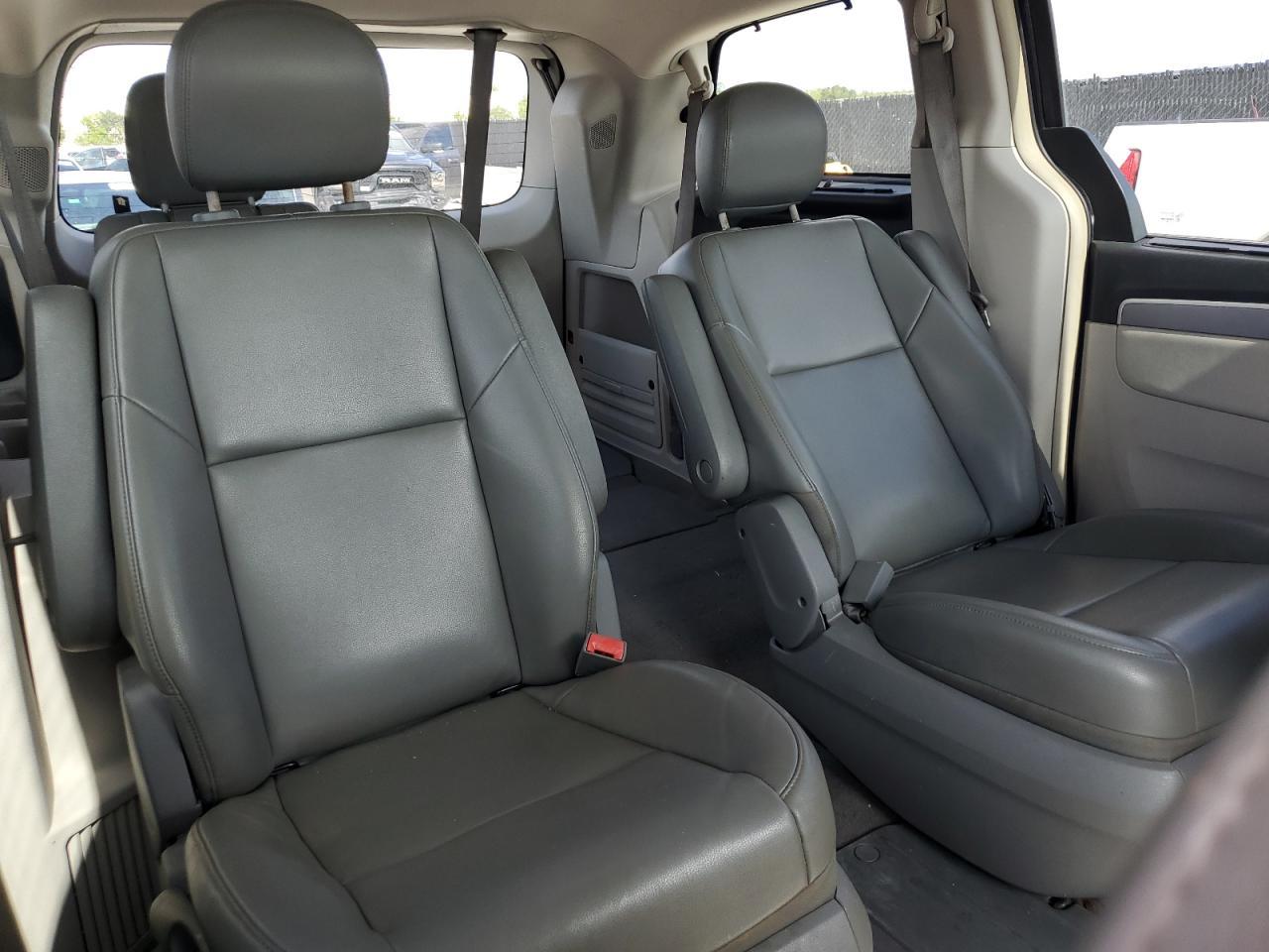 2011 VOLKSWAGEN Routan