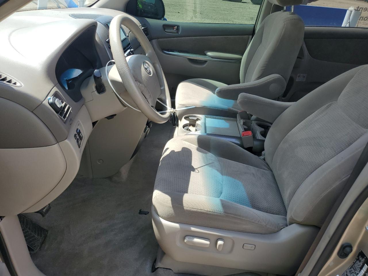 2010 TOYOTA SIENNA
