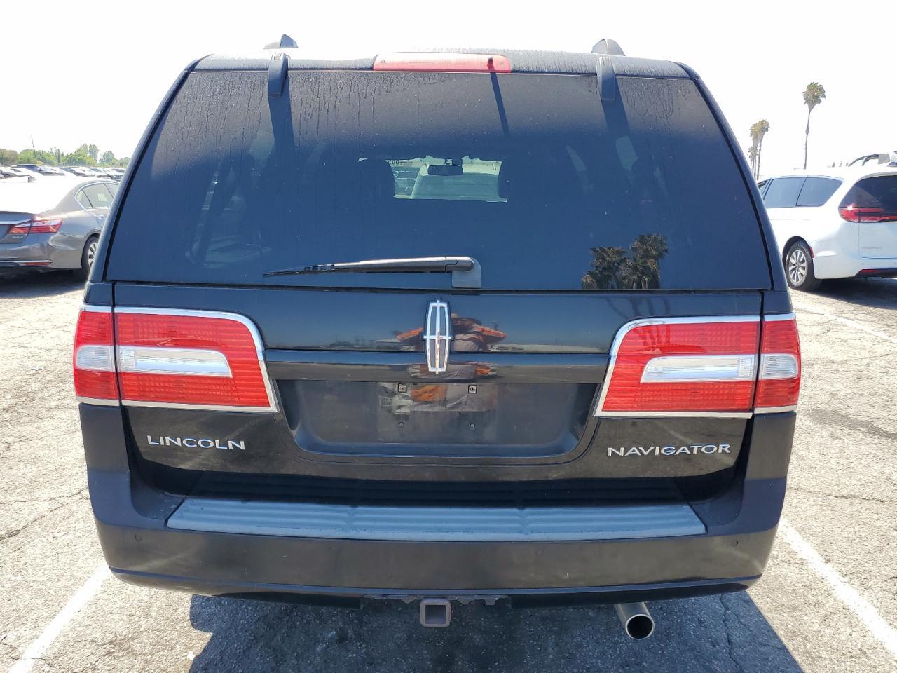2011 LINCOLN Navigator