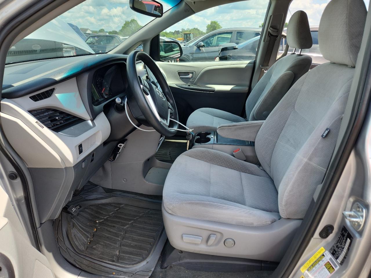 2016 TOYOTA SIENNA