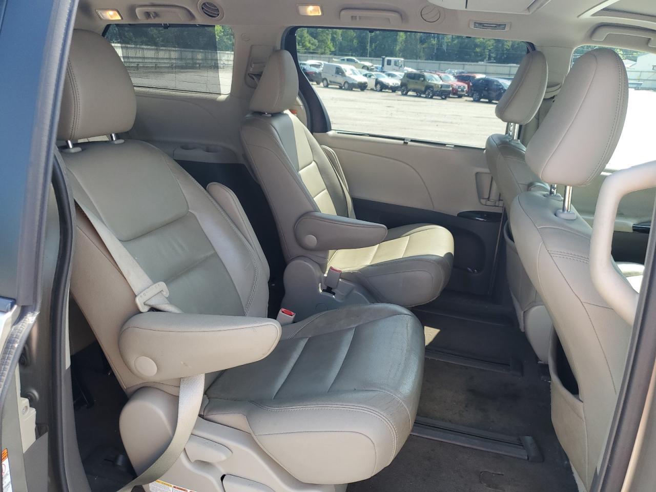 2015 TOYOTA SIENNA