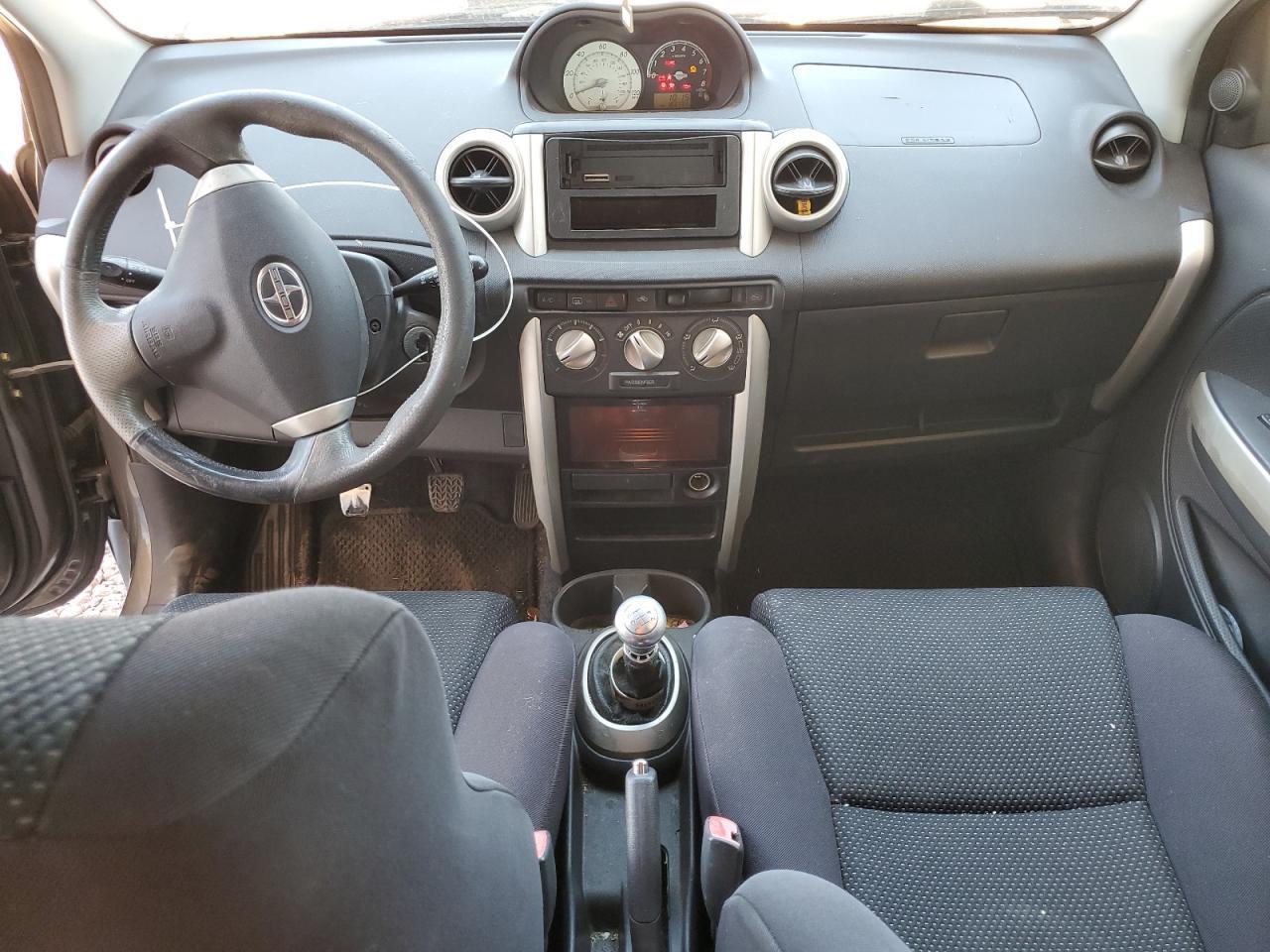 2004 TOYOTA SCION