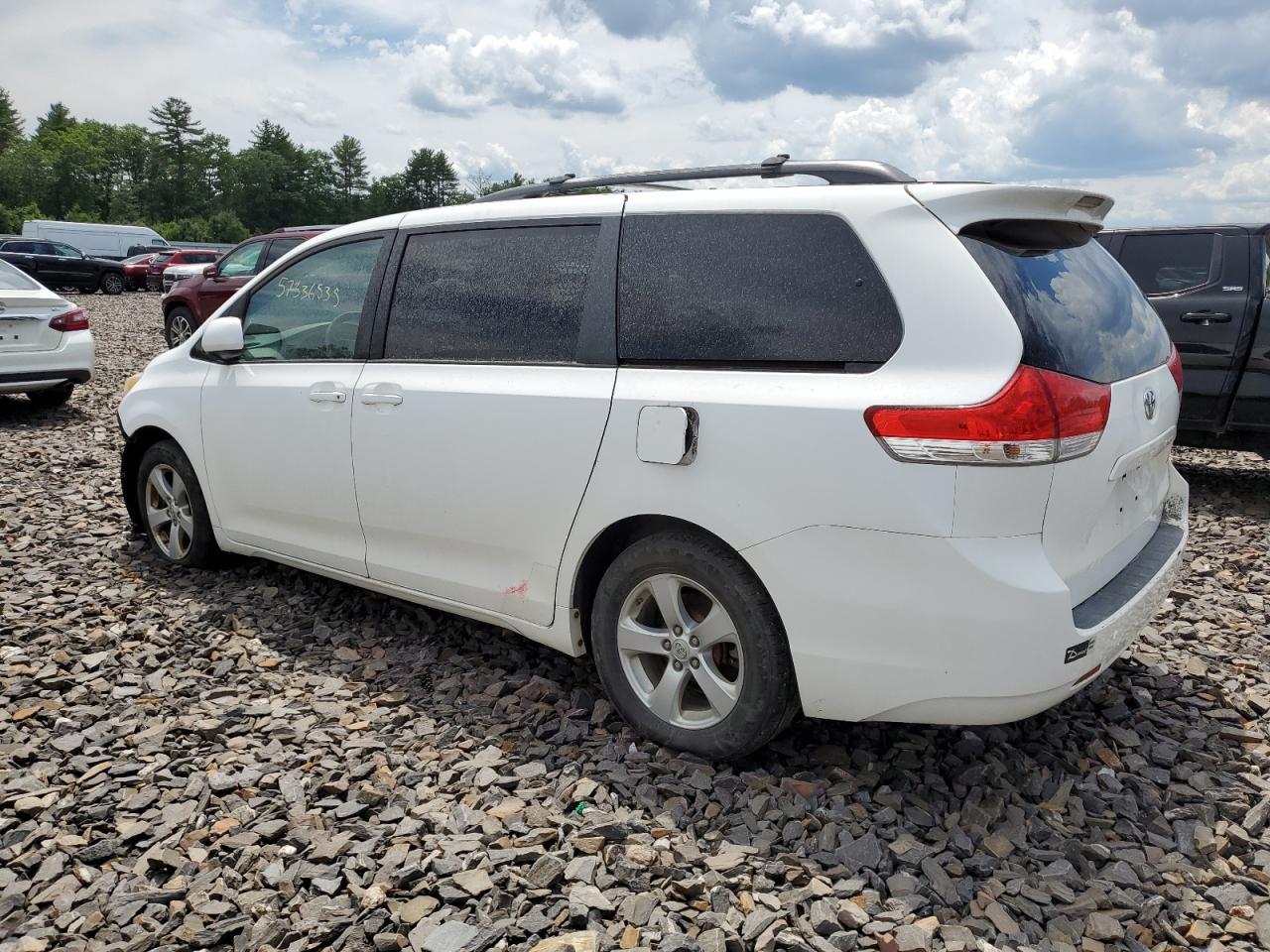 2011 TOYOTA SIENNA