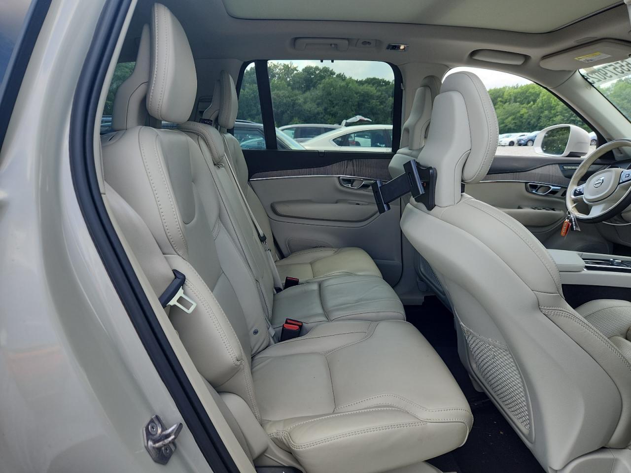 2022 VOLVO XC90