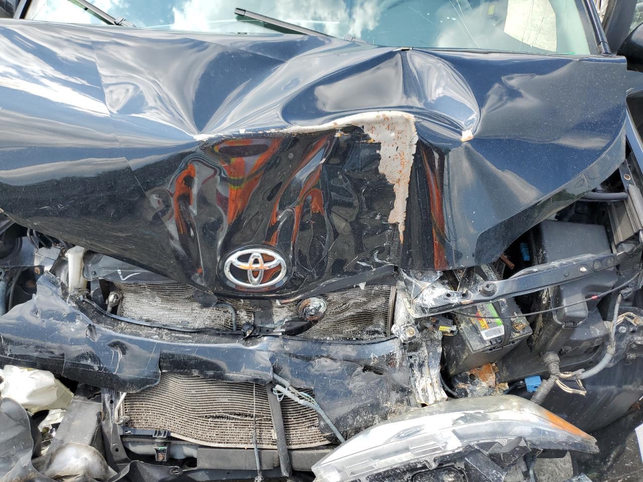 2011 TOYOTA SIENNA