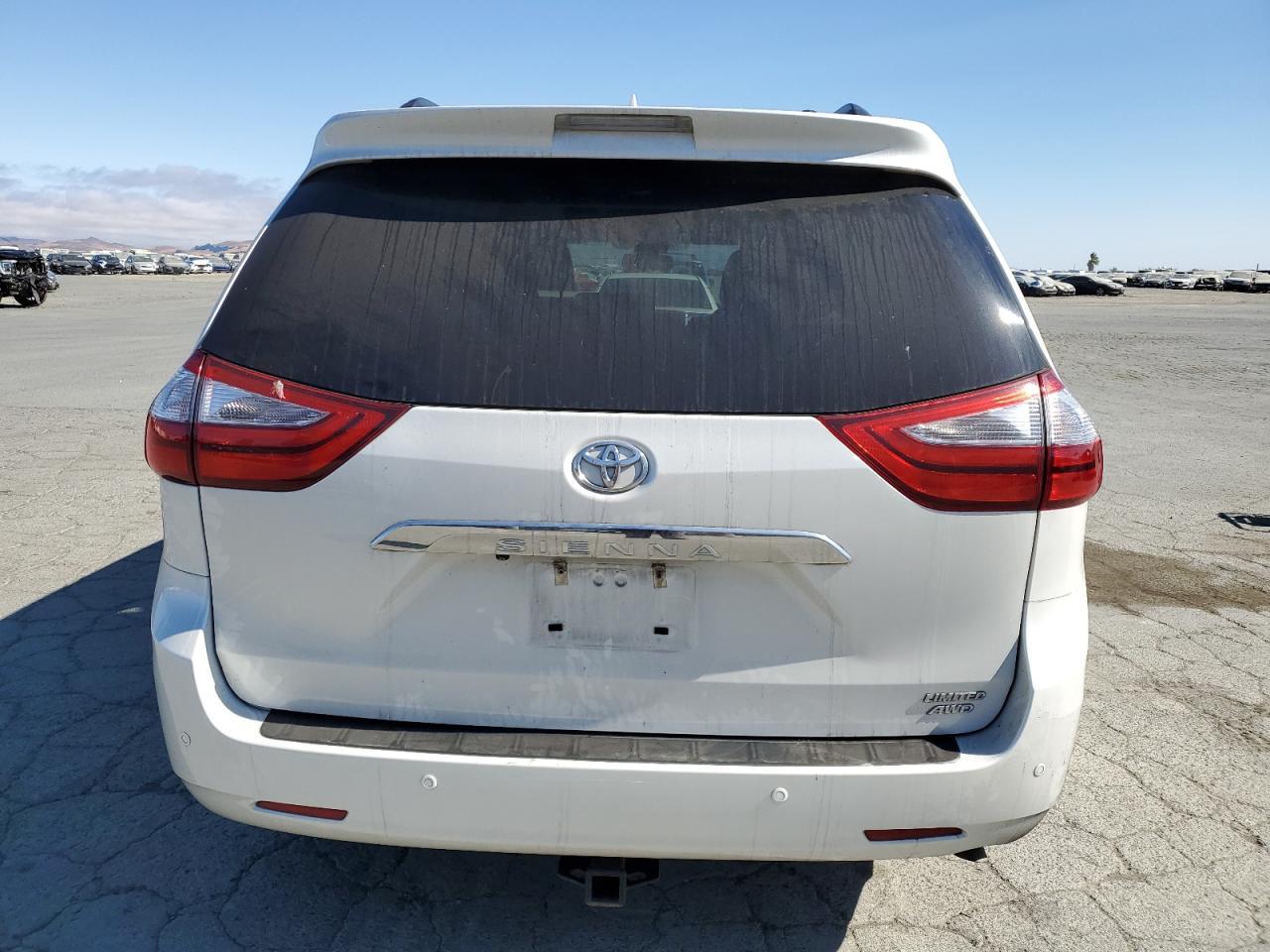 2017 TOYOTA SIENNA