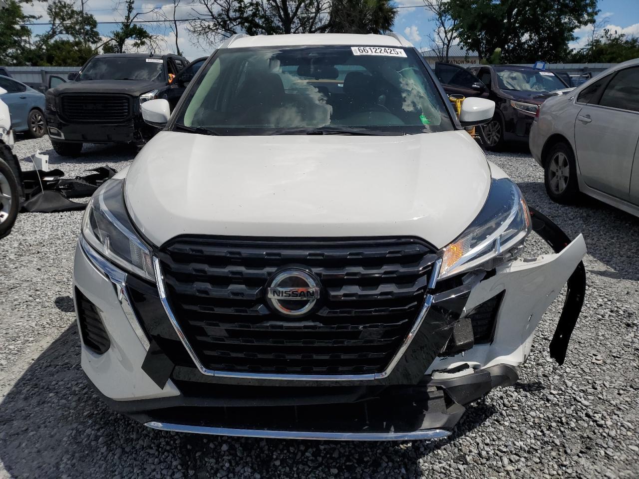 2021 NISSAN KICKS