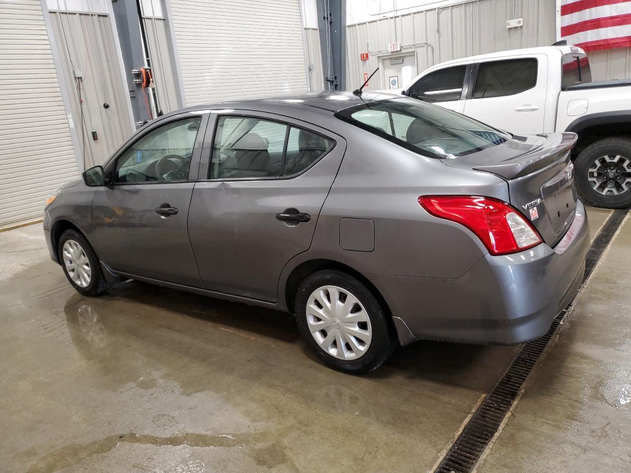 2017 NISSAN VERSA
