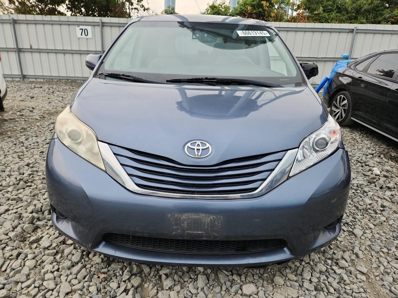 2015 TOYOTA SIENNA