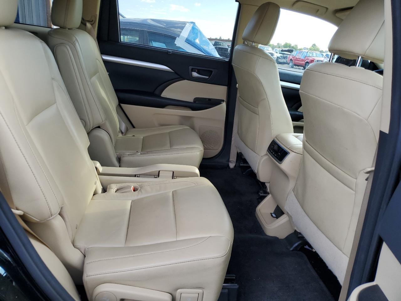 2016 TOYOTA HIGHLANDER